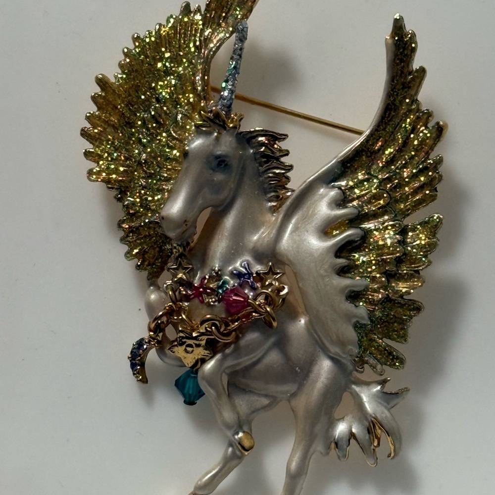 Elegant Pegasus Brooch with Gold and Silver Accents